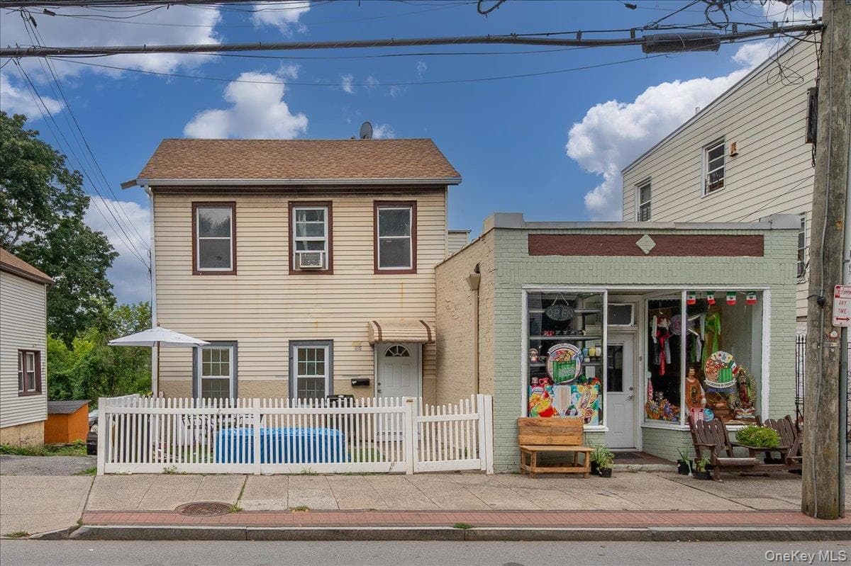 114-116 Ferris Avenue photo 1