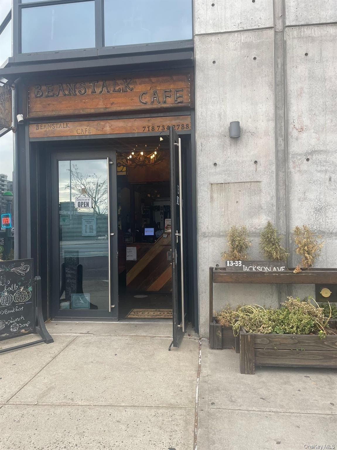 13-33 Jackson Avenue thumbnail 4