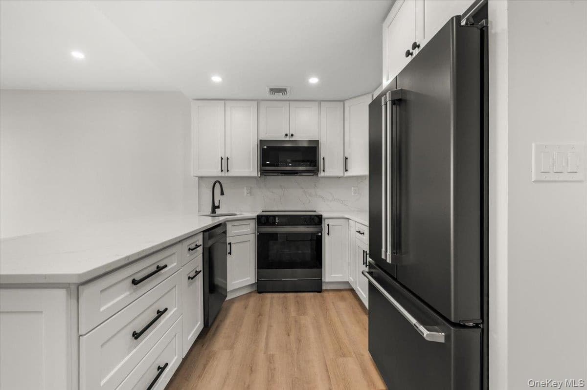 100 Broadway Unit: 4T thumbnail 2