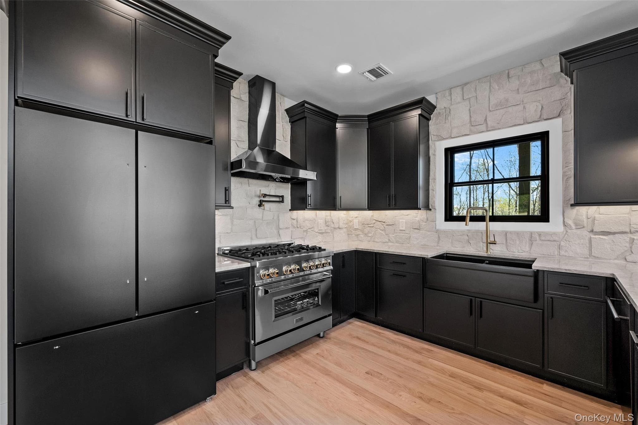 98 Fox Hill Road thumbnail 14