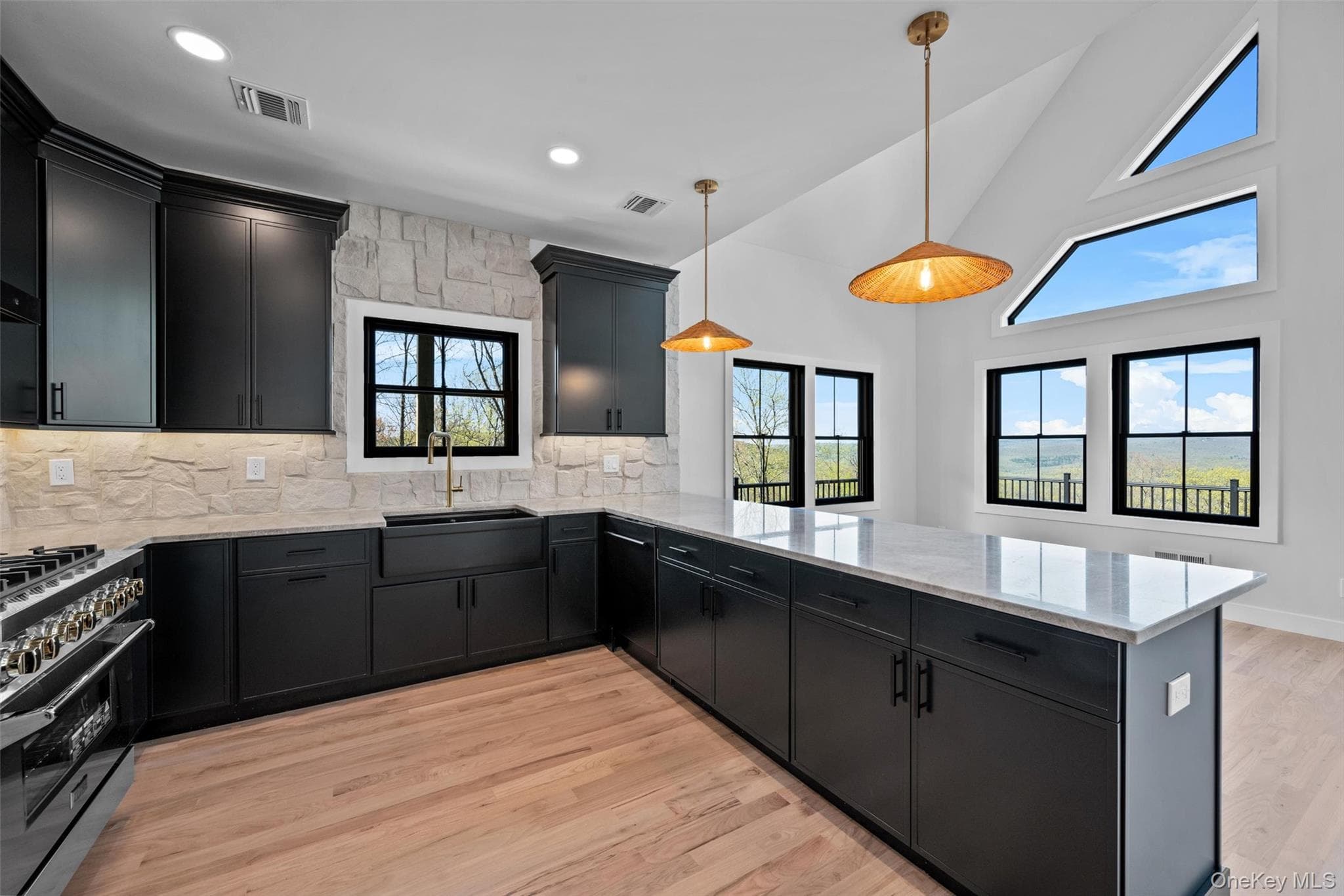 98 Fox Hill Road thumbnail 15