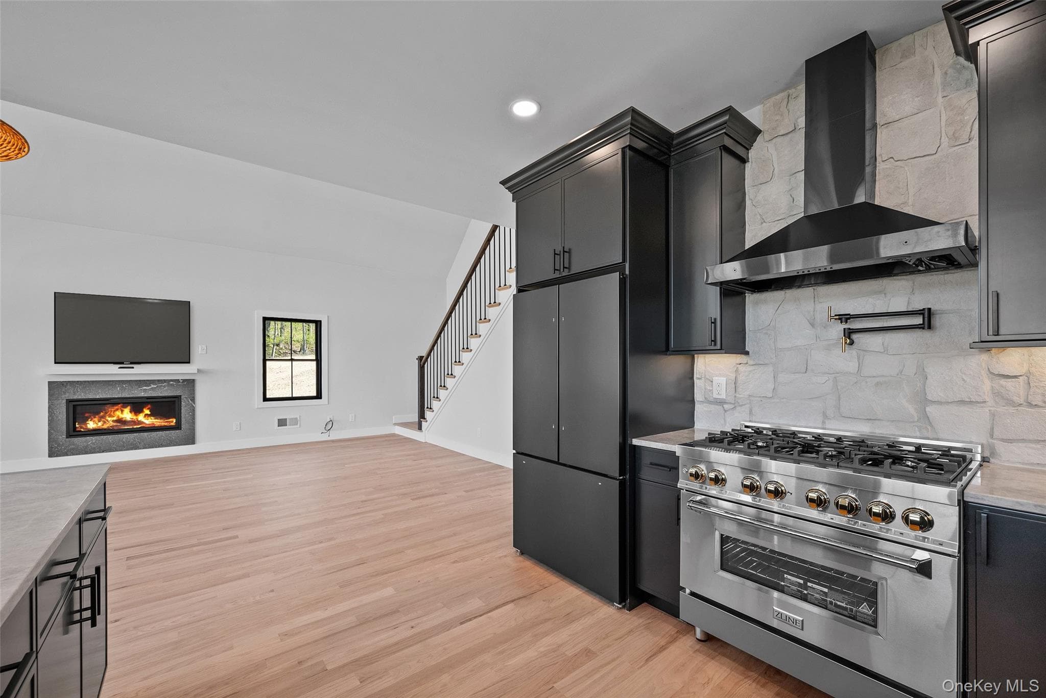 98 Fox Hill Road thumbnail 17