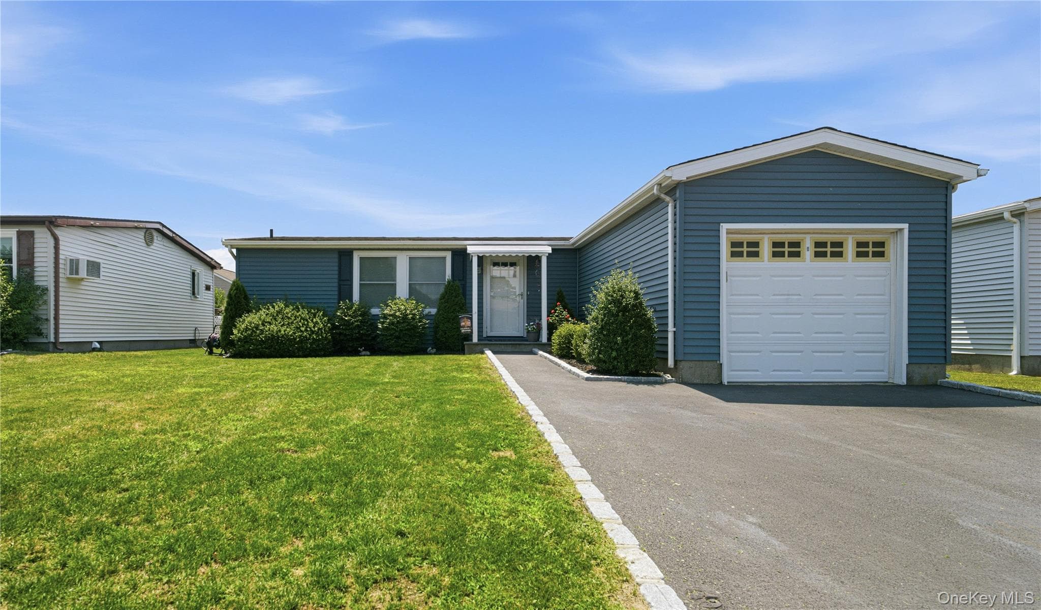 35 Village Circle photo 1