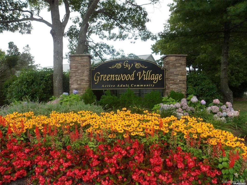 35 Village Circle thumbnail 28
