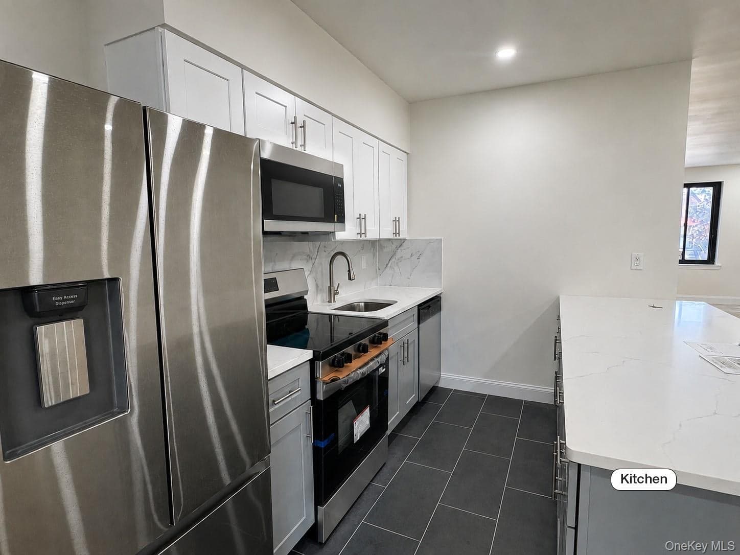 2942 Lurting Avenue thumbnail 3