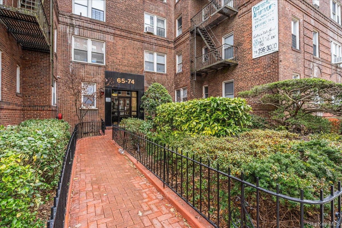 65-74 Saunders Street Unit: 6J, Rego Park