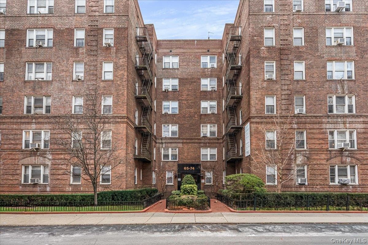 65-74 Saunders Street Unit: 6J thumbnail 2