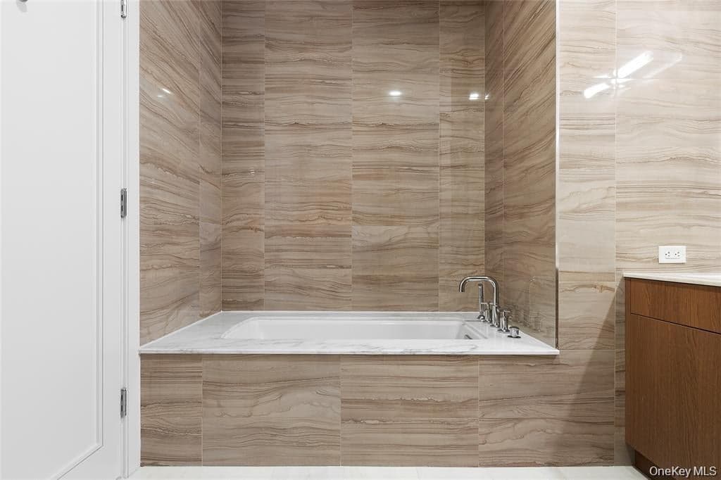 100 Garvies Point Road Unit: 1304 thumbnail 14