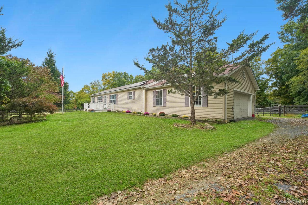 131 King Road photo 1