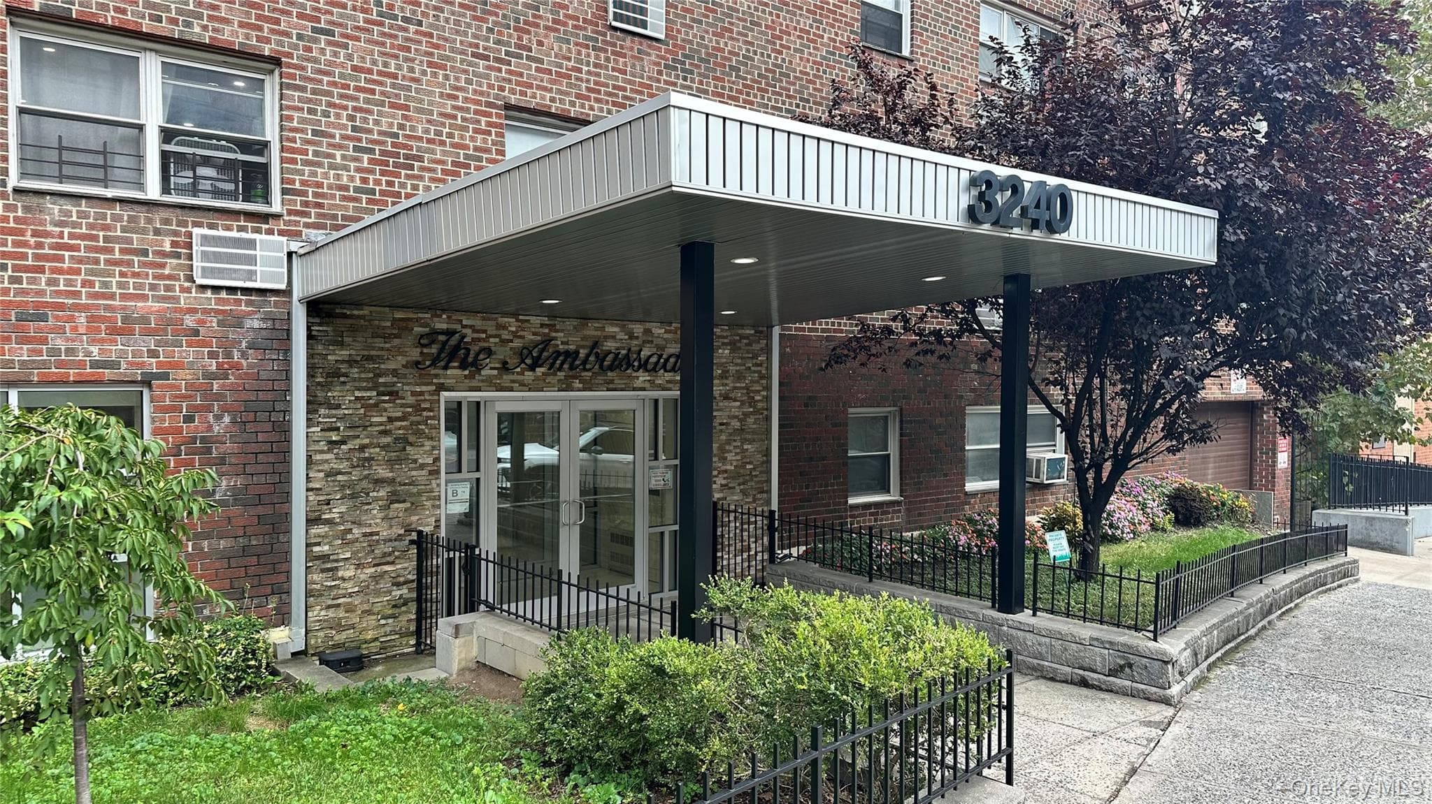 3240 Riverdale Avenue Unit: 3J thumbnail 2
