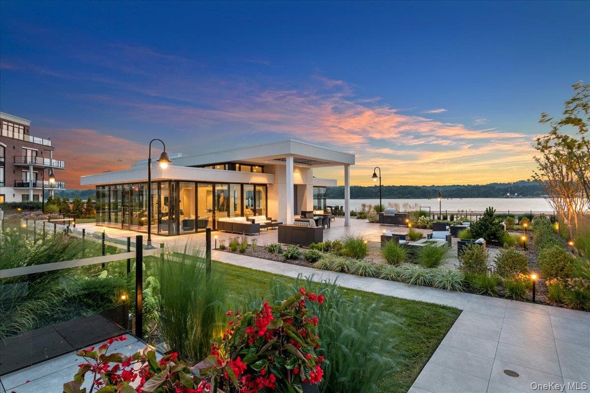 10 Shore Road Unit: 400 thumbnail 2