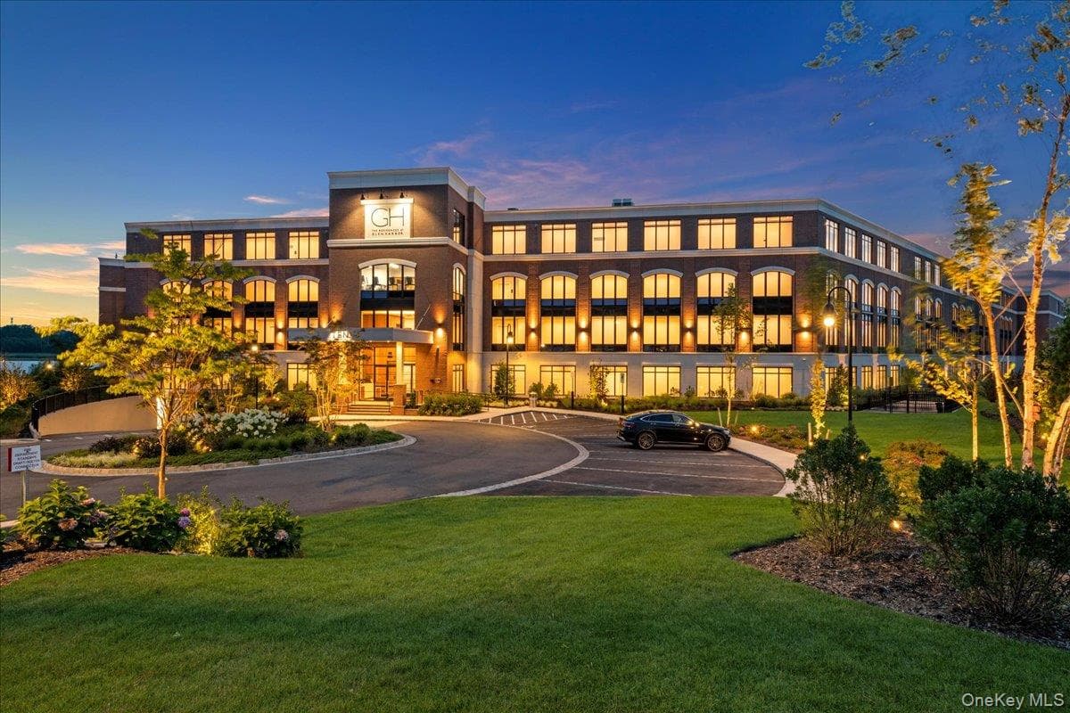 10 Shore Road Unit: 400, Glenwood Landing