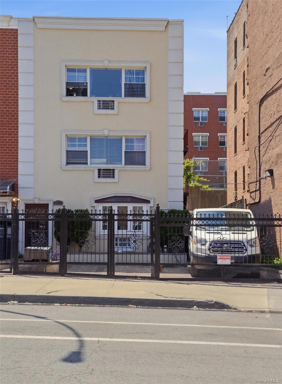 831 Longfellow Avenue photo 1
