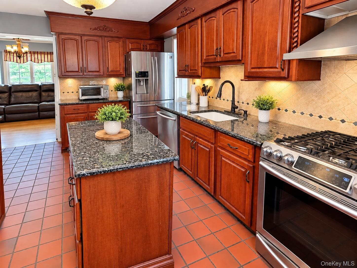 12 Cayuga Avenue thumbnail 7