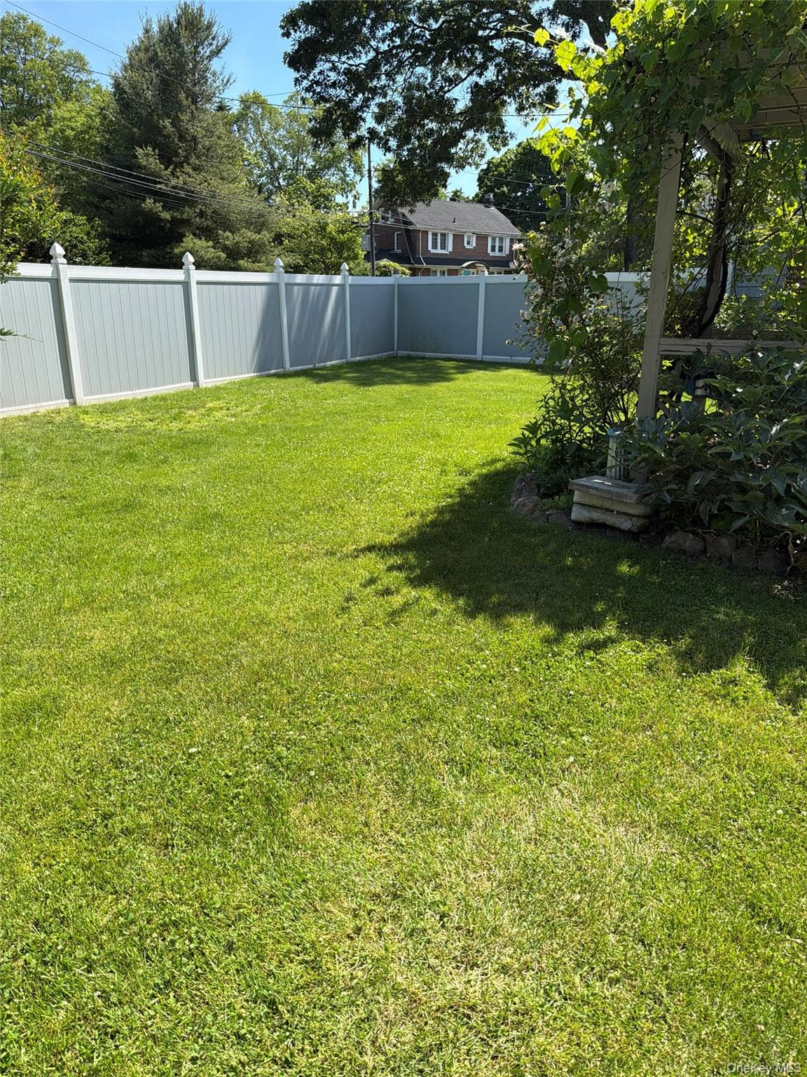12 Cayuga Avenue thumbnail 18