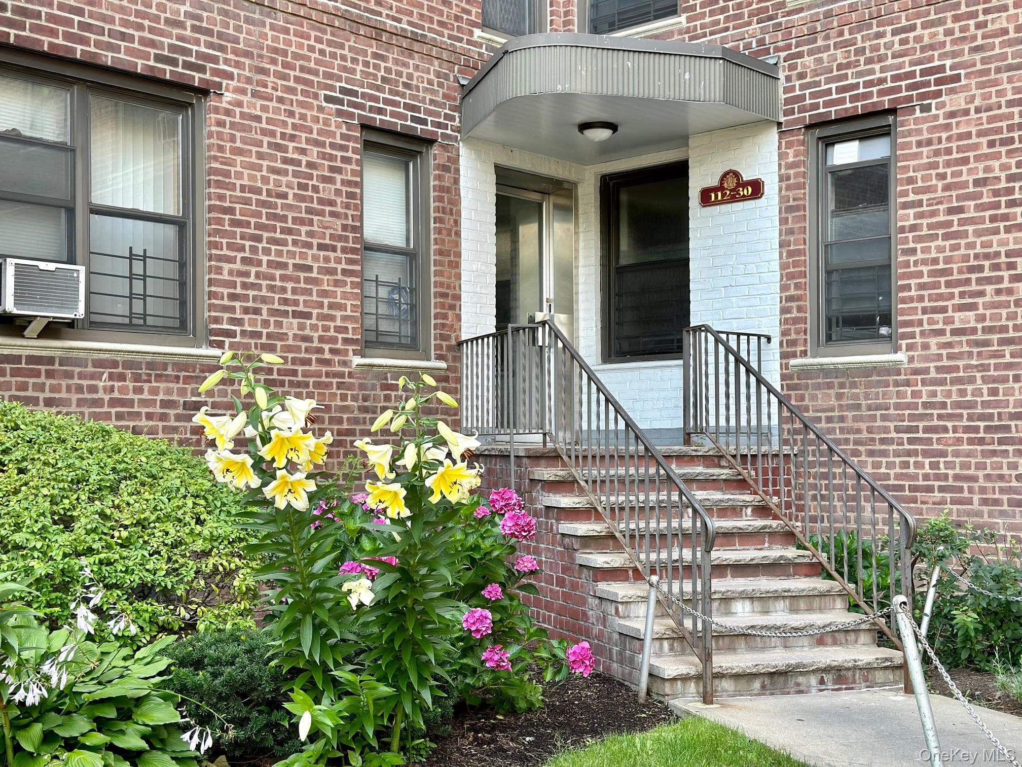 113-15 34th Avenue Unit: 1E photo 1