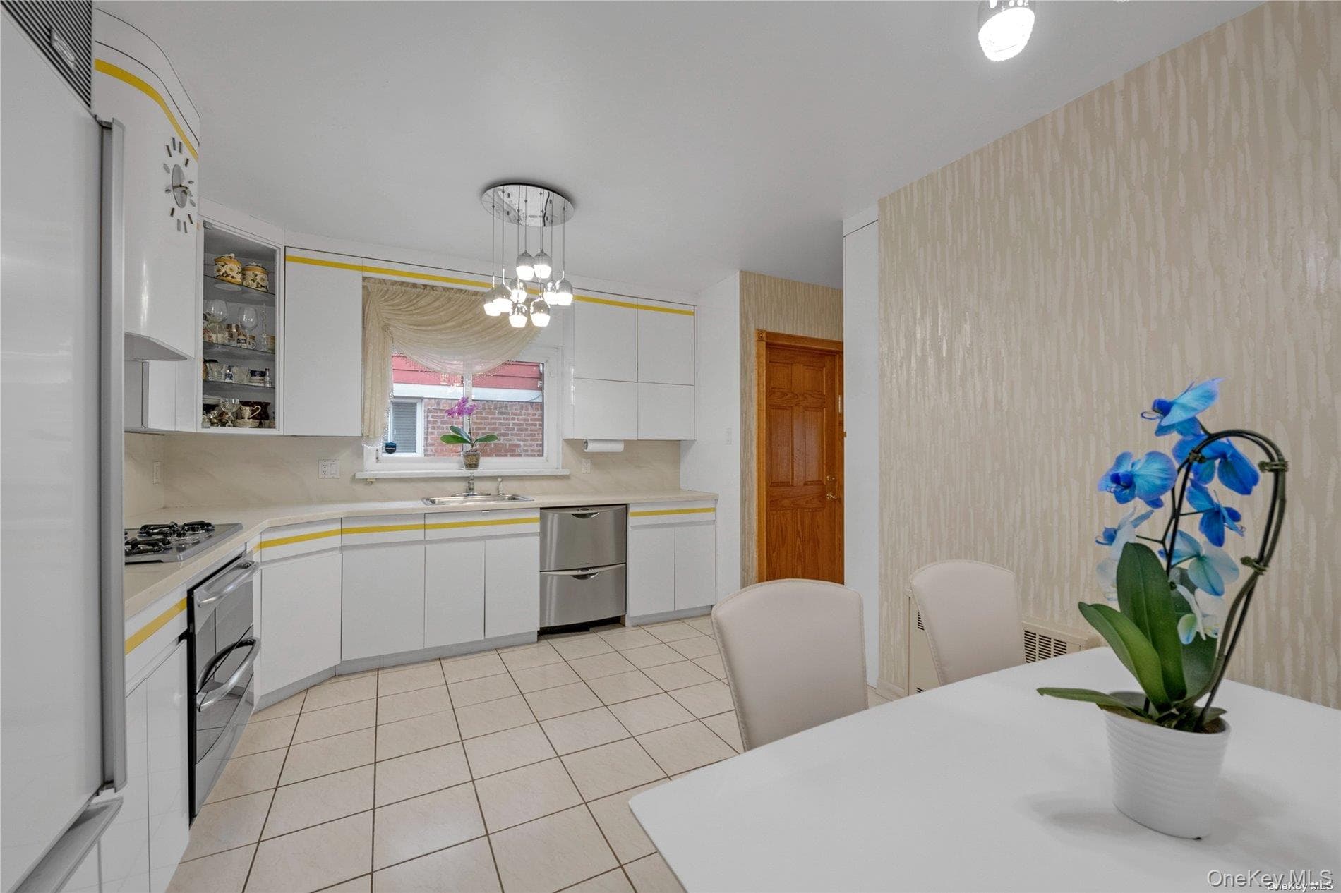 65-24 Ellwell Crescent thumbnail 9