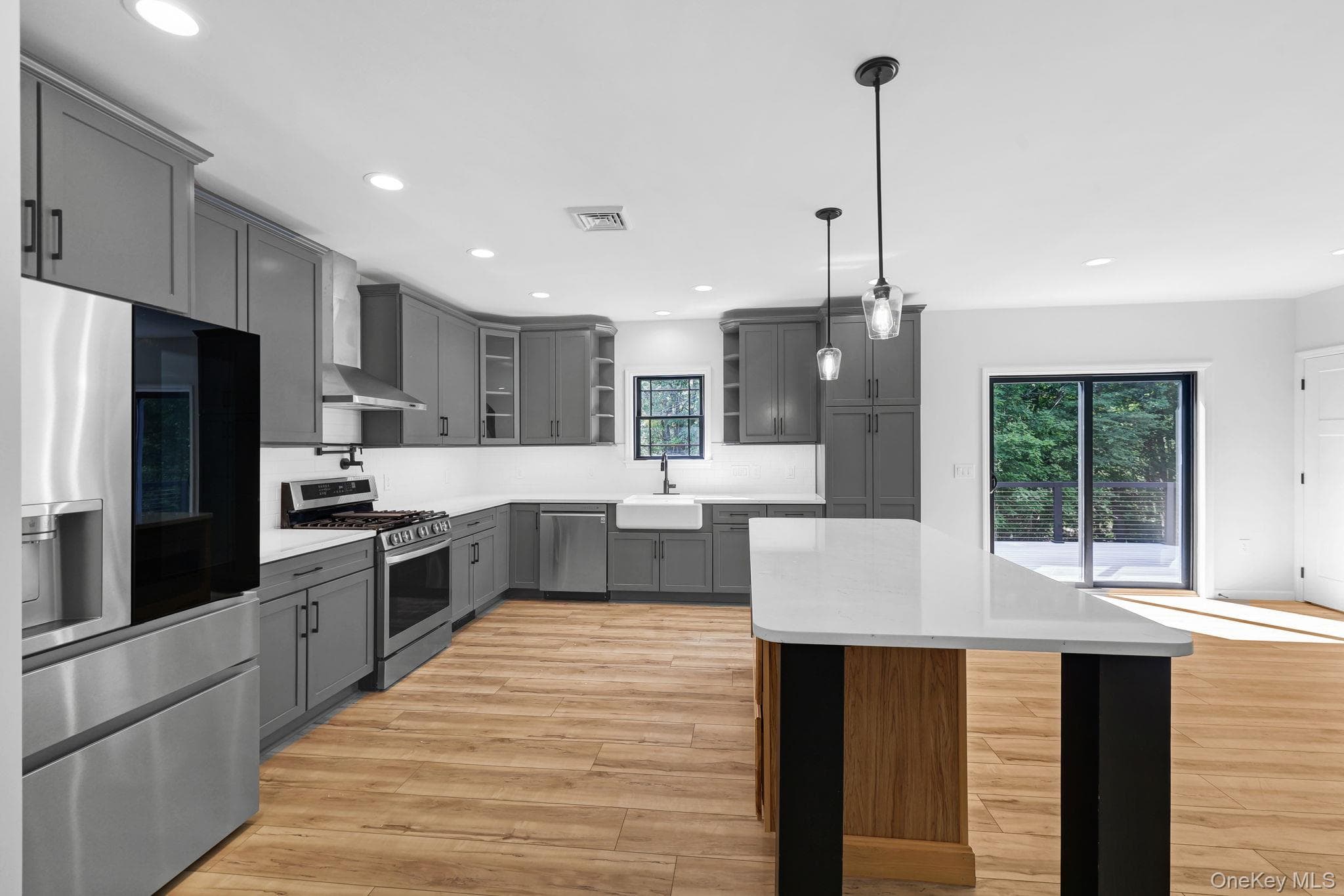 375 Breezy Hill Road thumbnail 2
