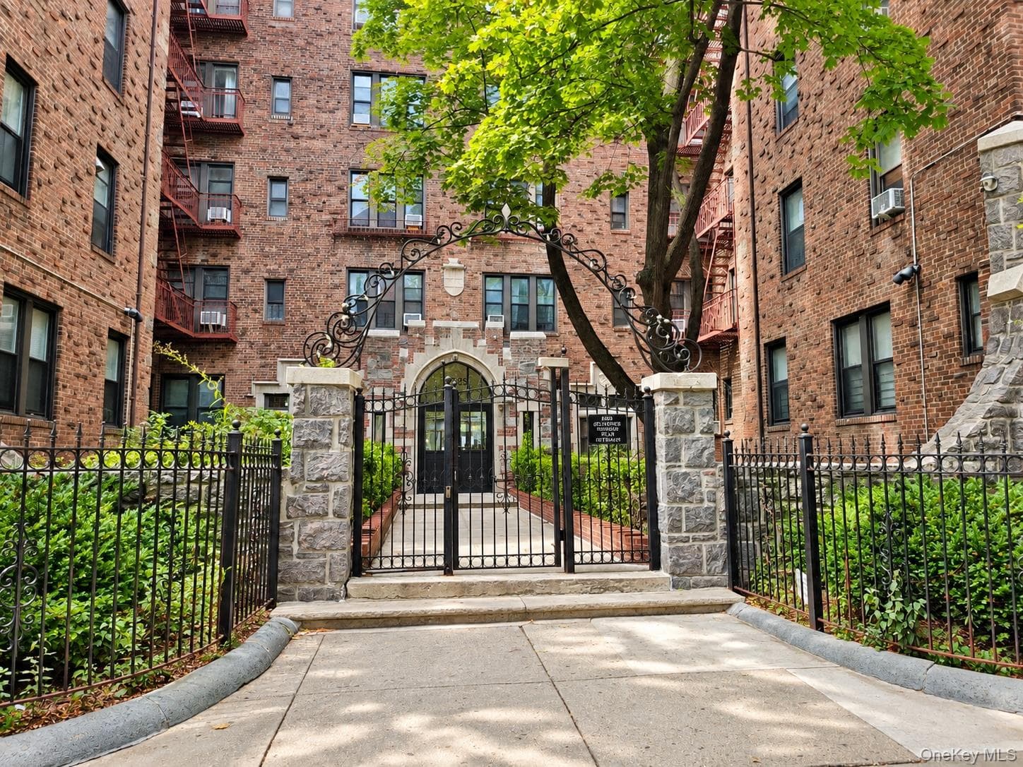 9205 Whitney Avenue Unit: A27, Elmhurst
