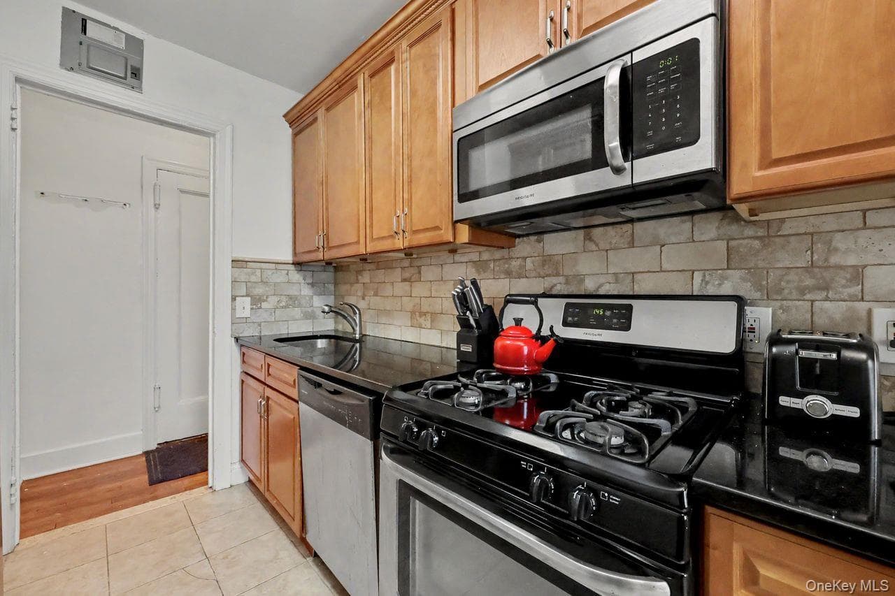 300 S Broadway Unit: 2 H thumbnail 9