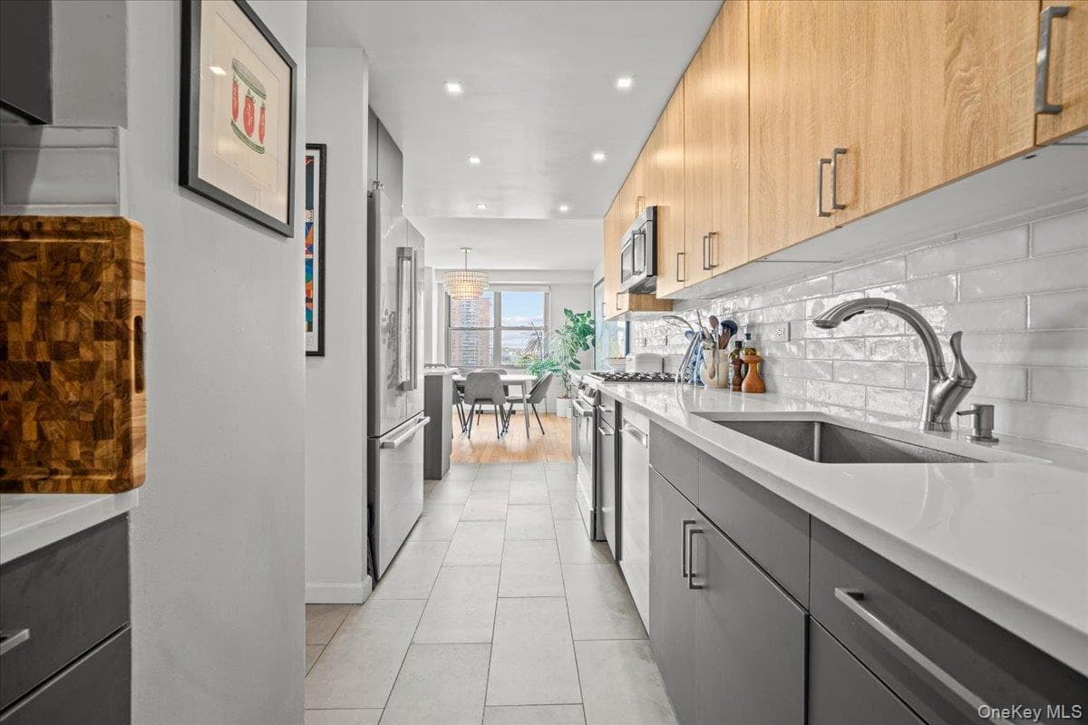 2500 Johnson Avenue Unit: 11P thumbnail 9