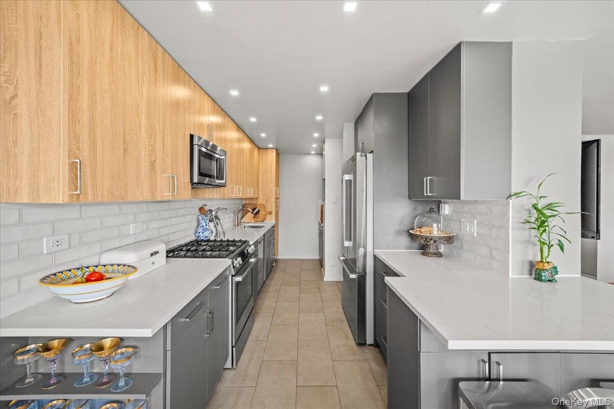 2500 Johnson Avenue Unit: 11P thumbnail 10