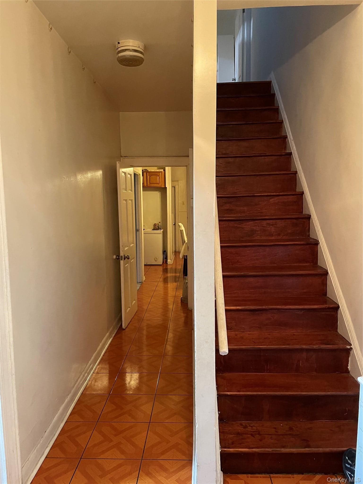 2464 Crescent Street thumbnail 7