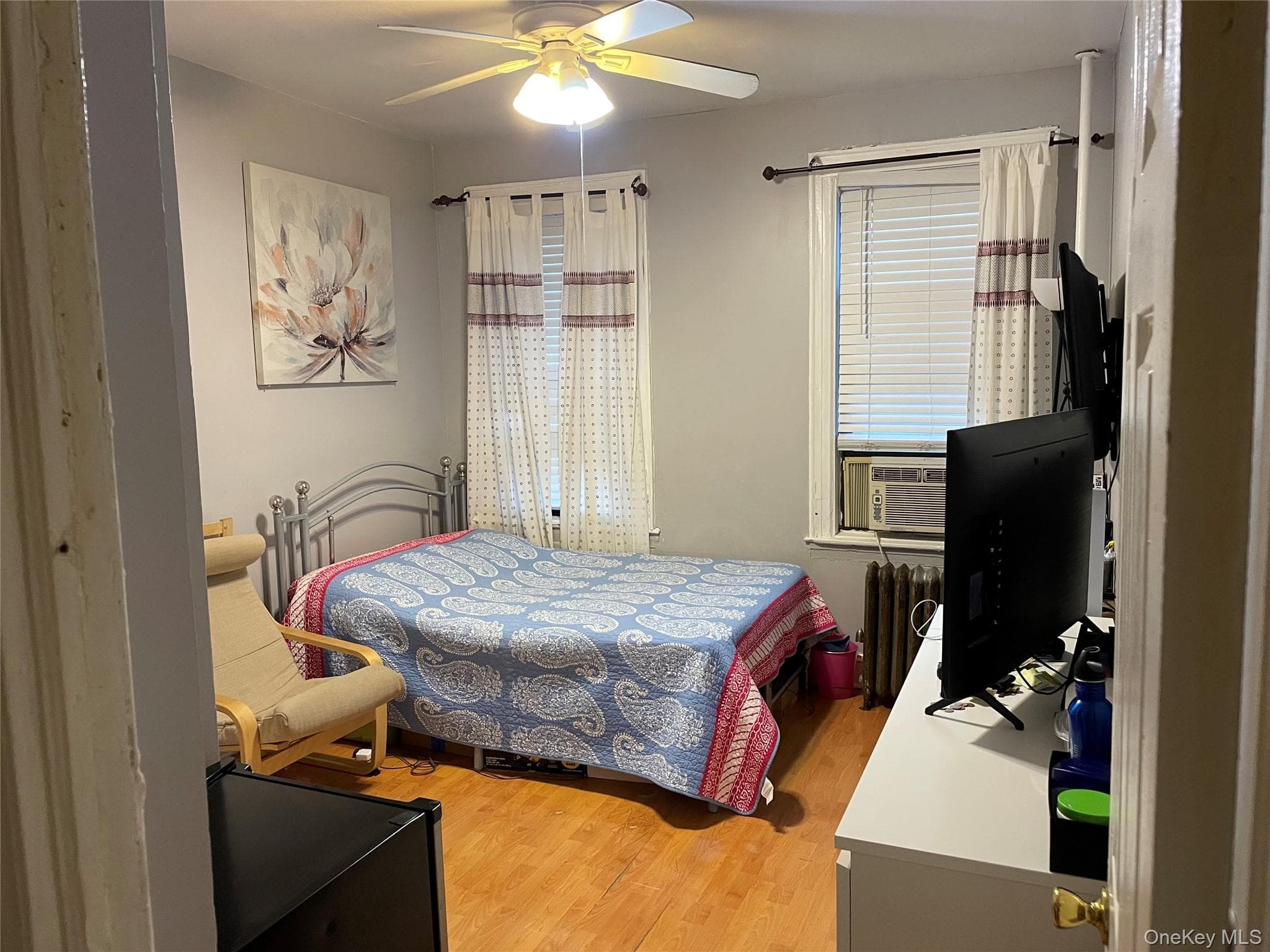 2464 Crescent Street thumbnail 3