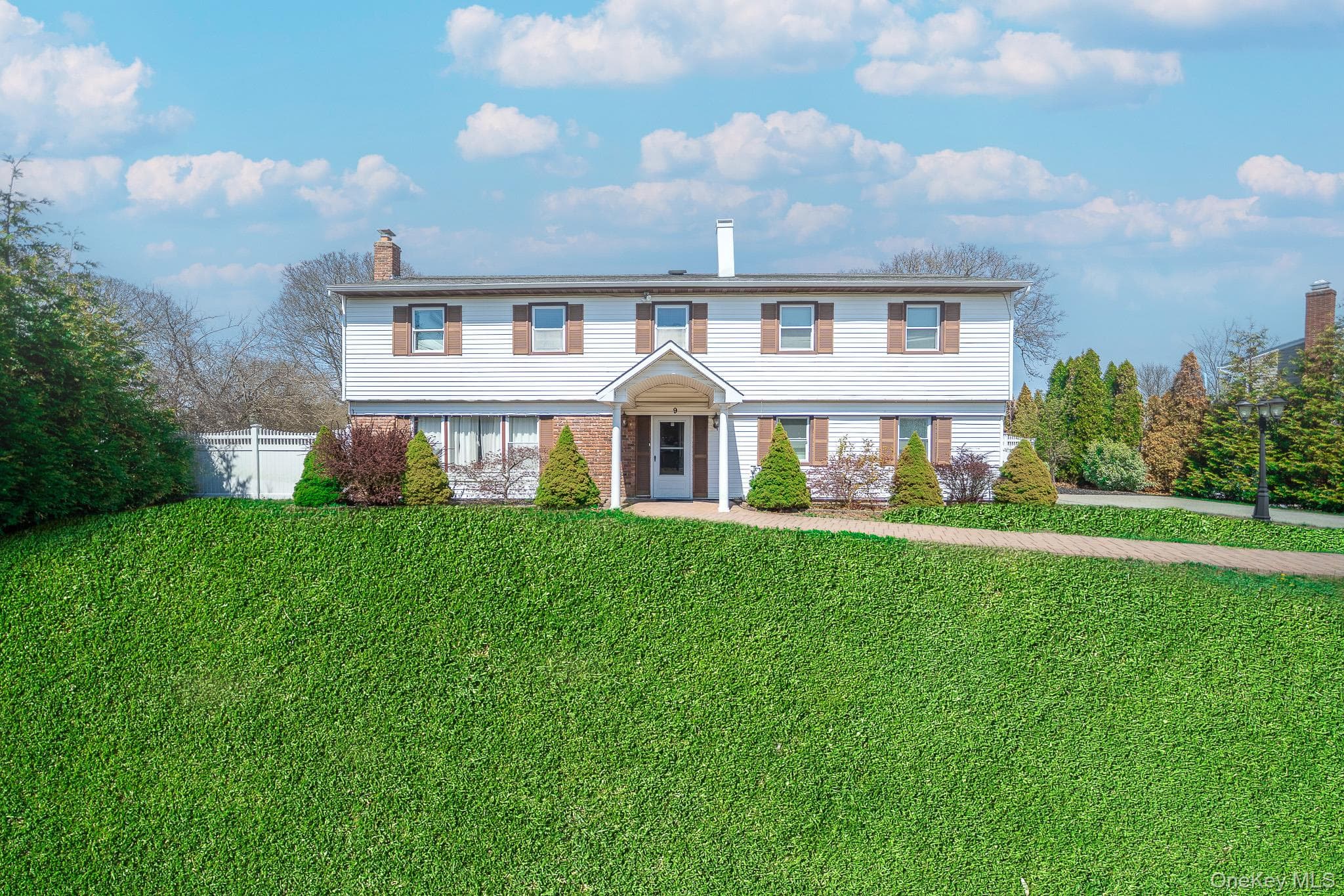 9 Michael Court, Centereach