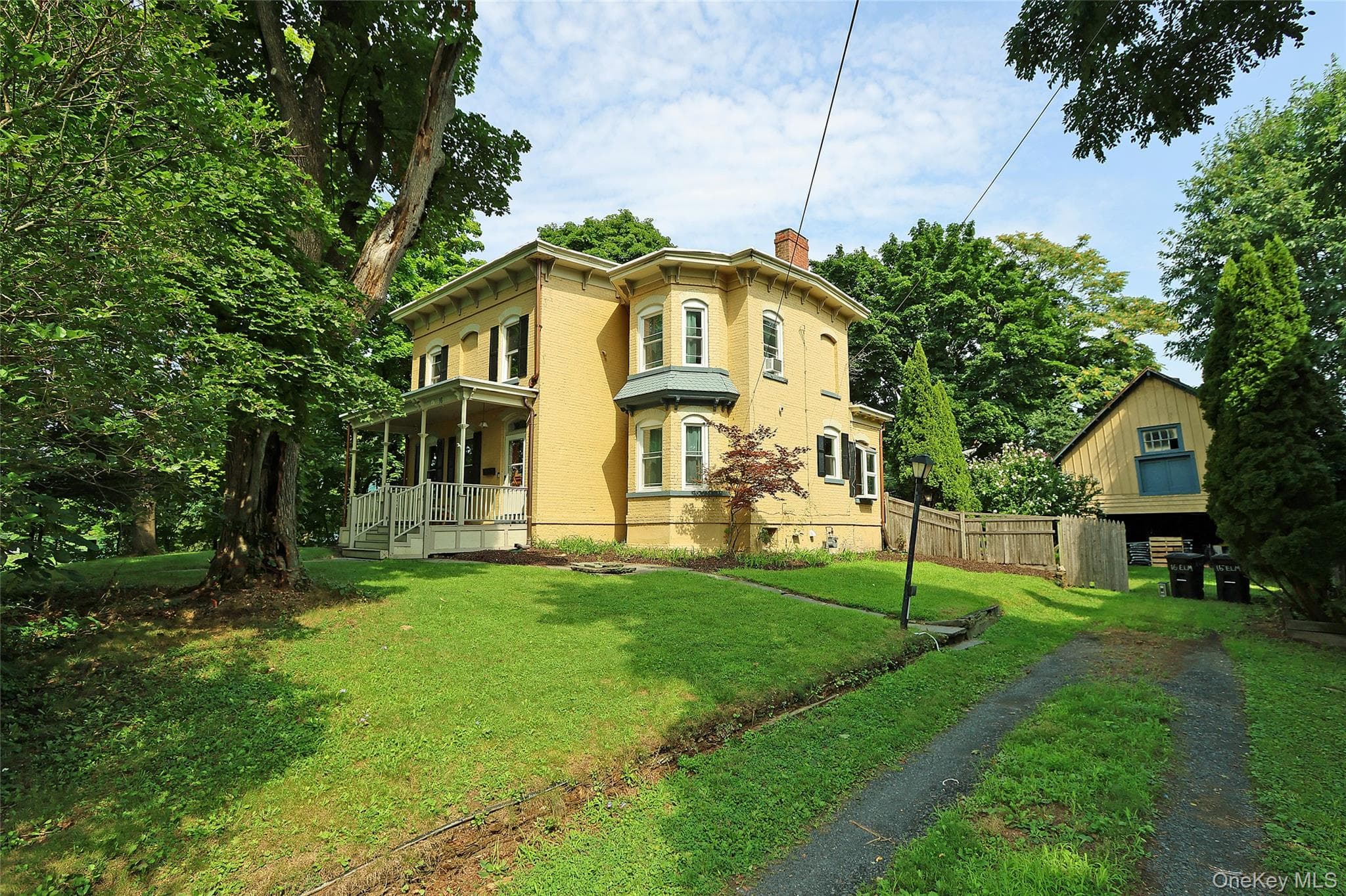 16 Elm Street photo 1