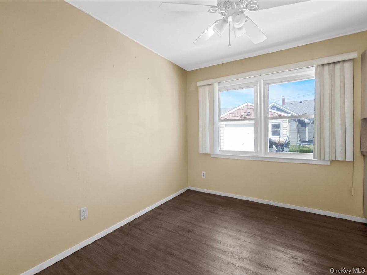77 Litchfield Avenue thumbnail 5