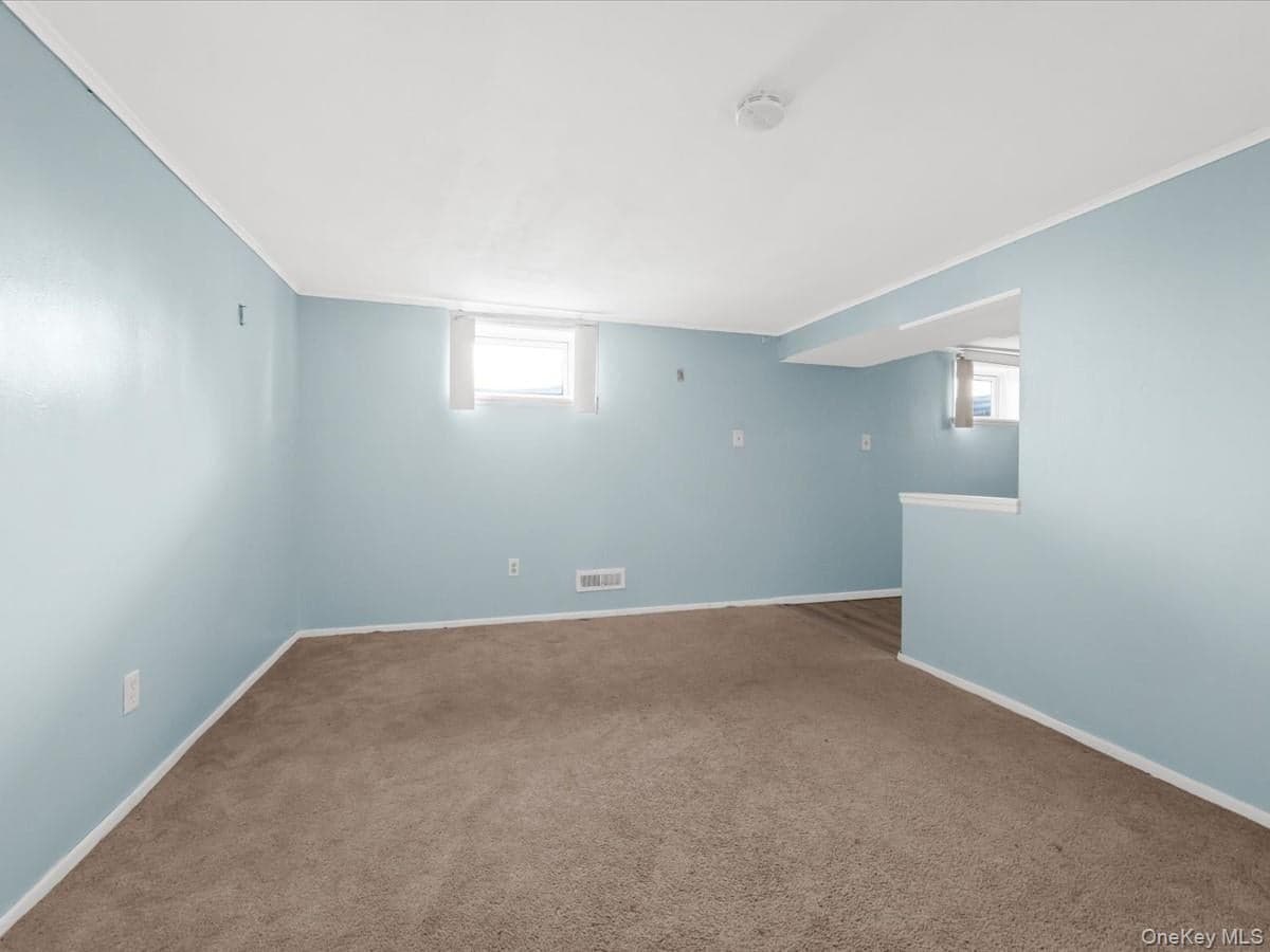 77 Litchfield Avenue thumbnail 16
