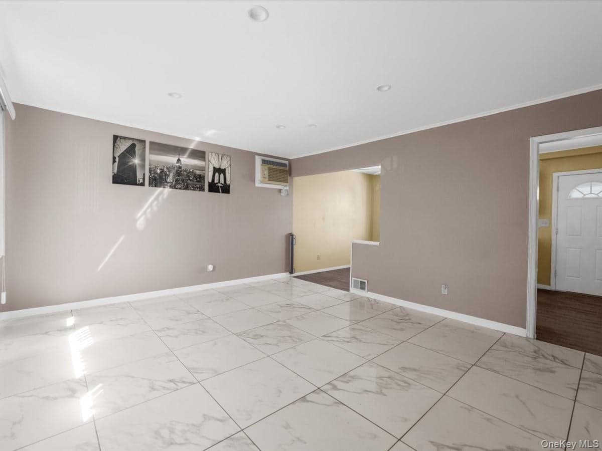 77 Litchfield Avenue thumbnail 3