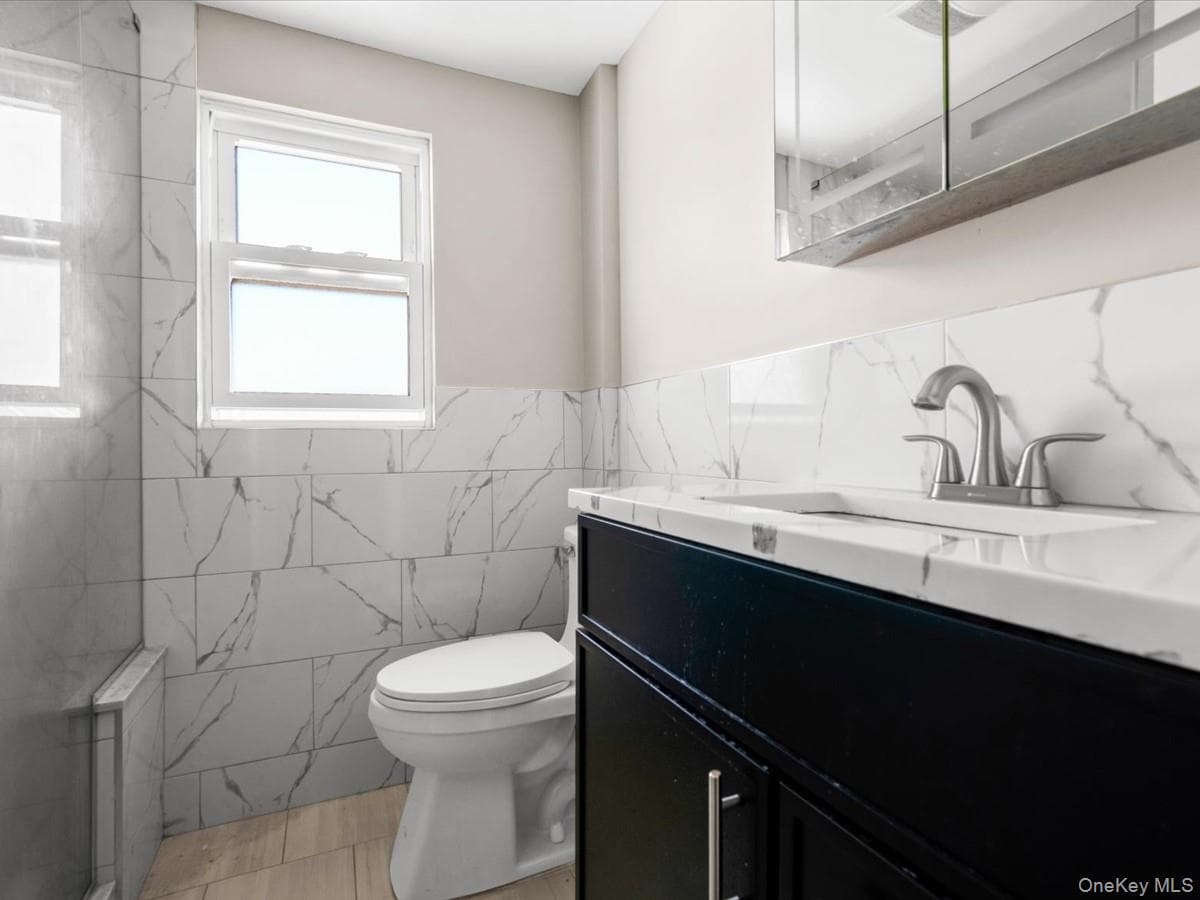 77 Litchfield Avenue thumbnail 15