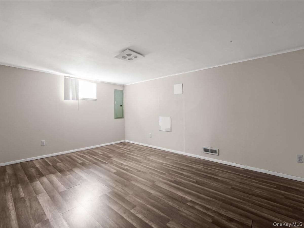 77 Litchfield Avenue thumbnail 20