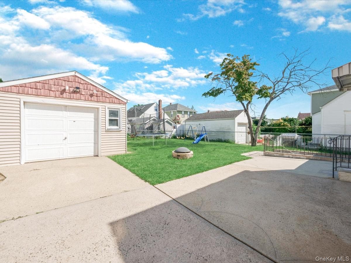 77 Litchfield Avenue thumbnail 23