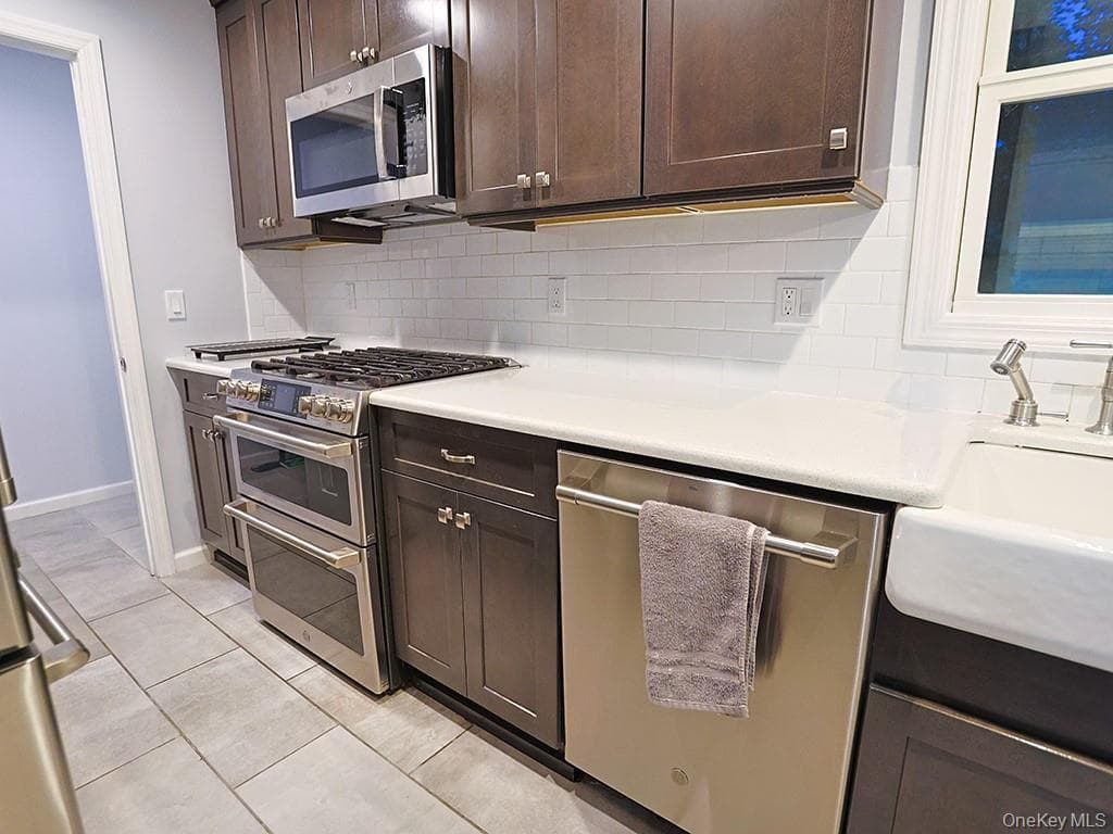10 Etville Avenue Unit: #12 thumbnail 9