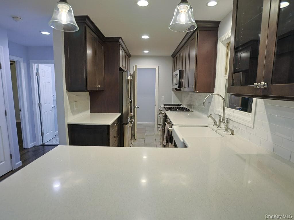 10 Etville Avenue Unit: #12 thumbnail 3