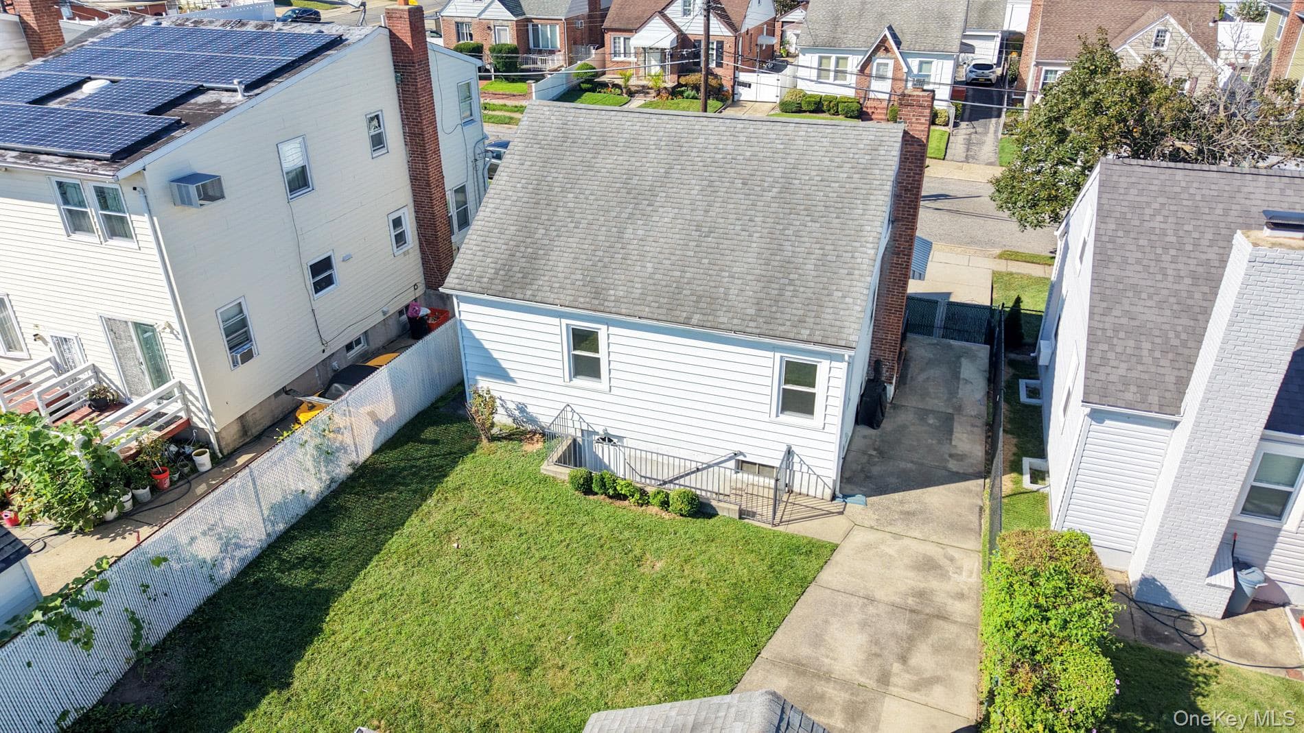 1087 Esther Street thumbnail 3