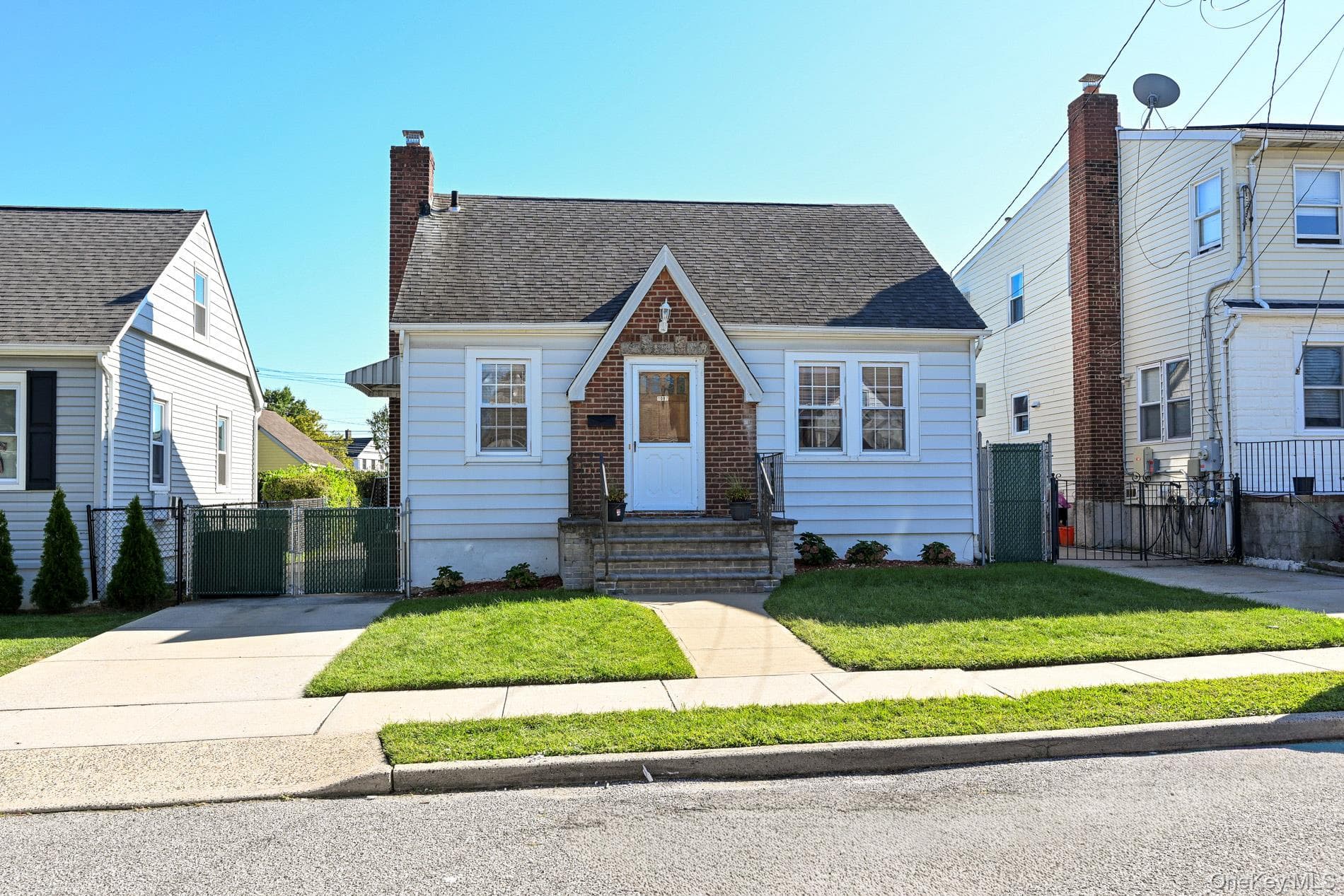1087 Esther Street photo 1