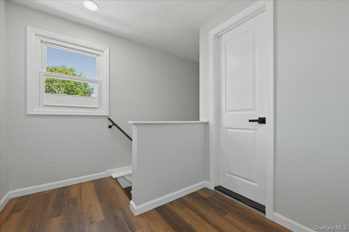 20 Wyona Avenue thumbnail 22