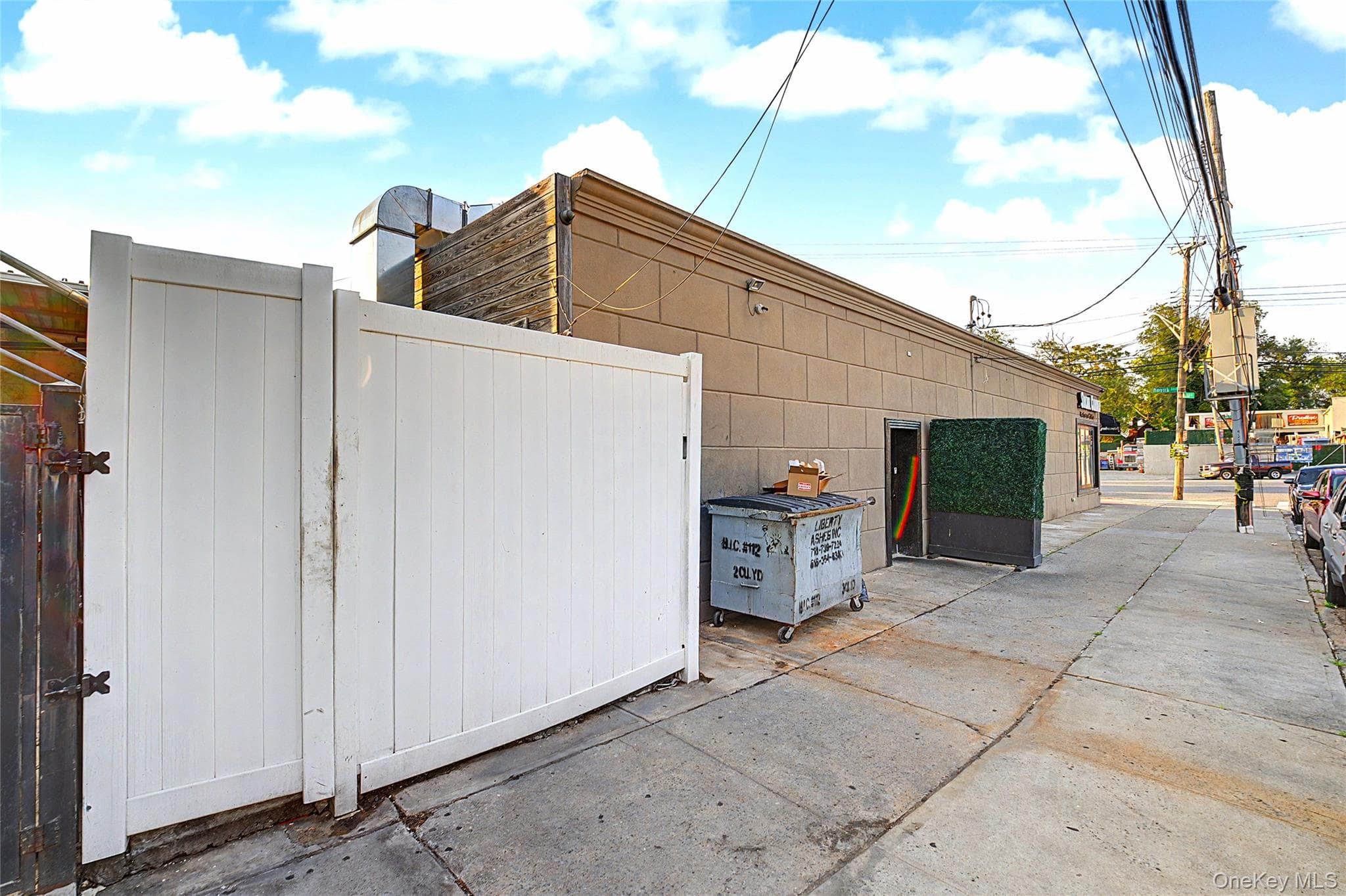 24324 Merrick Boulevard thumbnail 22