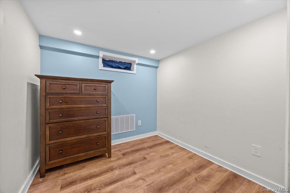 1515 E 55th Street thumbnail 16