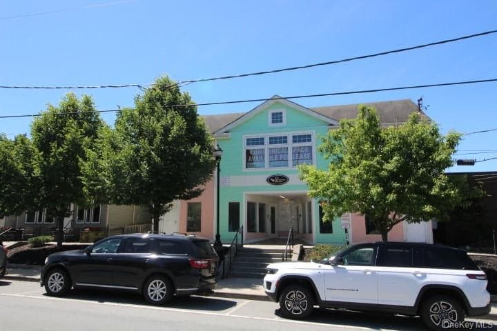 457 Broadway, Monticello