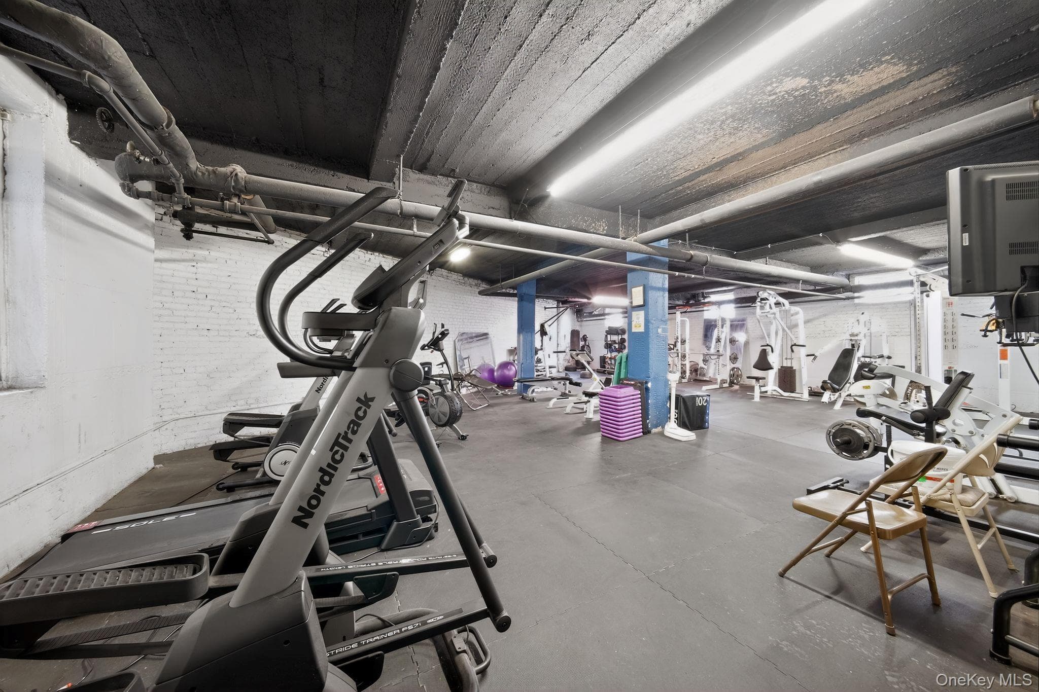 2190 Boston Road Unit: E thumbnail 8