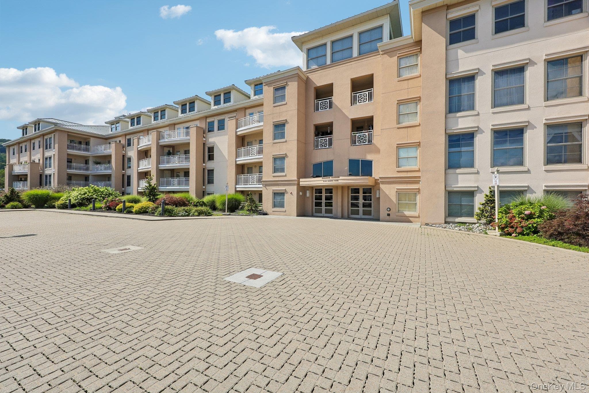 409 Harbor Cove CV Unit: PH 409, Piermont