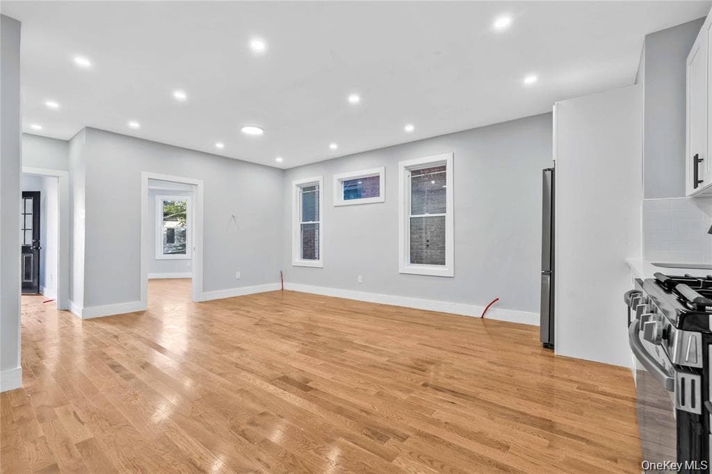 1462 New York Avenue thumbnail 3