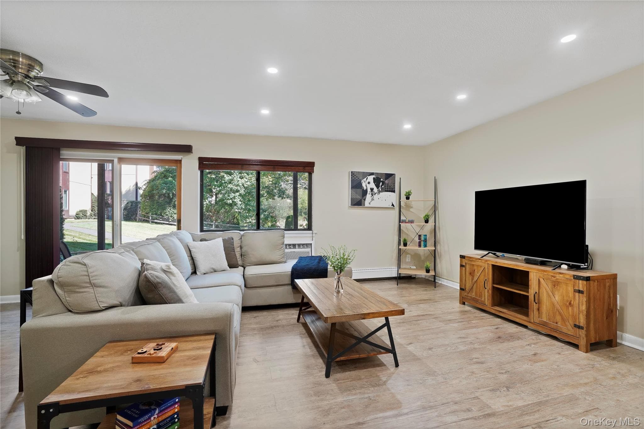 7 Granada Crescent Unit: 2 thumbnail 3