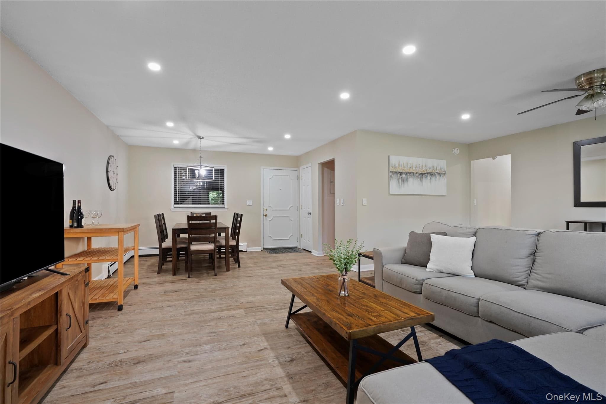 7 Granada Crescent Unit: 2 thumbnail 4
