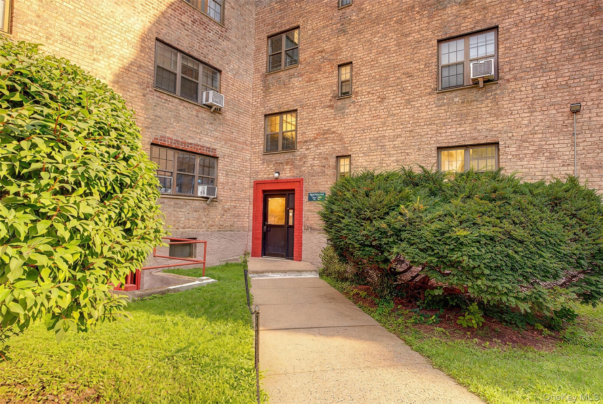 78-35 147th Street Unit: 2E, Kew Garden Hills